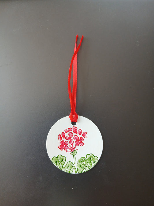 Geranium in Red & Green on round white gift tag with ribbon