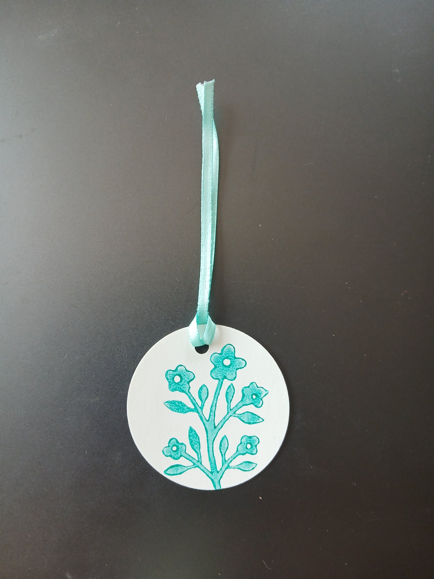 Flower Bunch in Teal on round white gift tag with ribbon