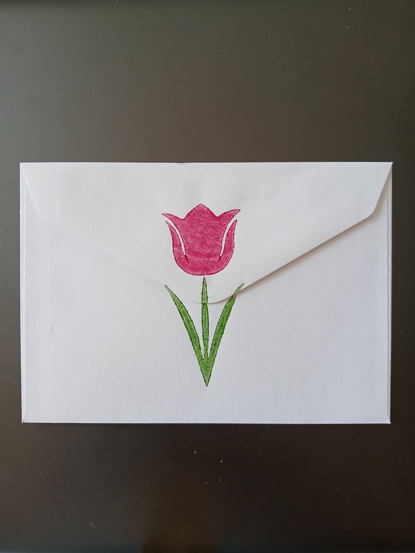 Tulip in Raspberry & Green on white notelet