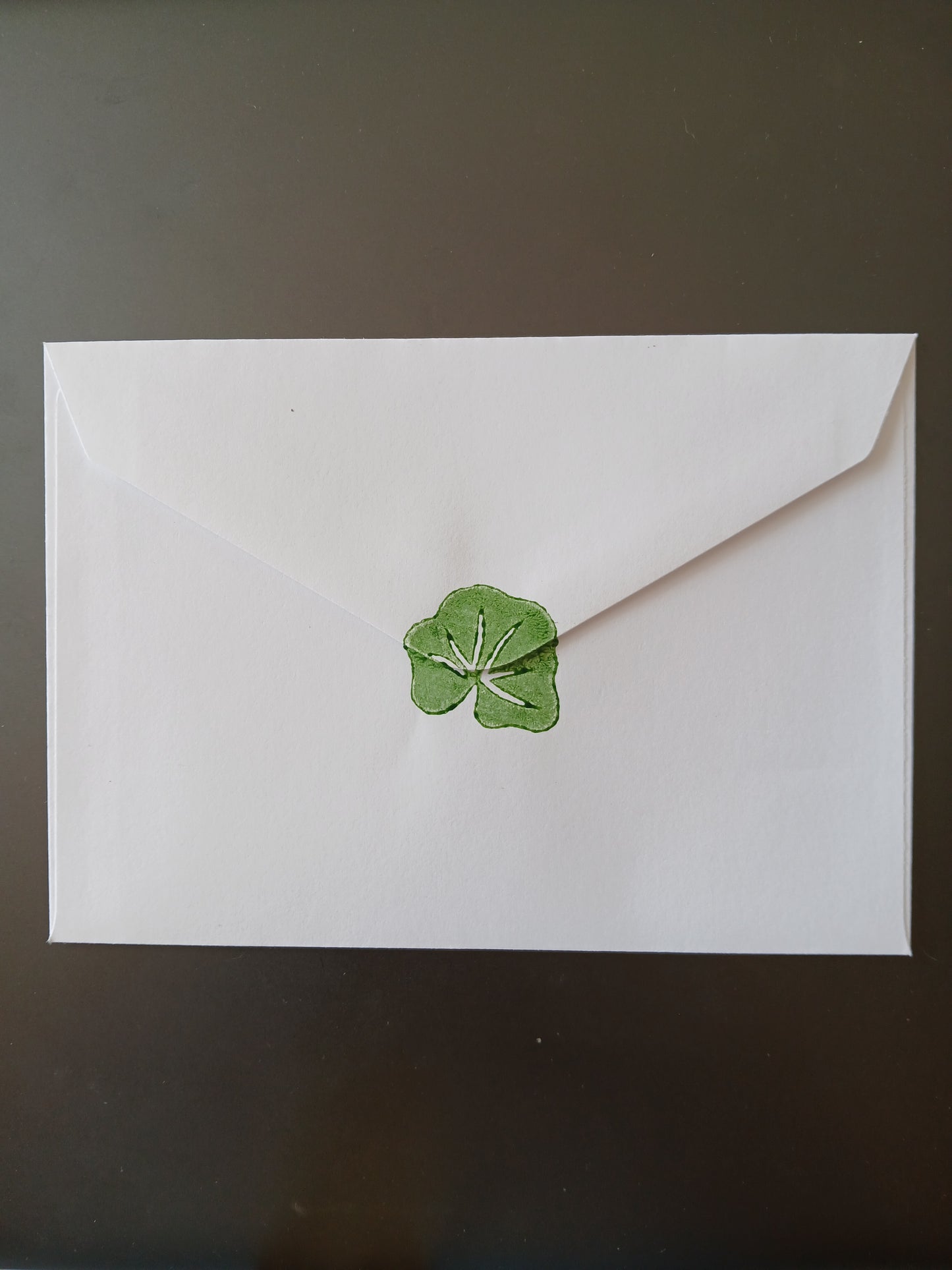 Geranium in Red & Green on white notelet