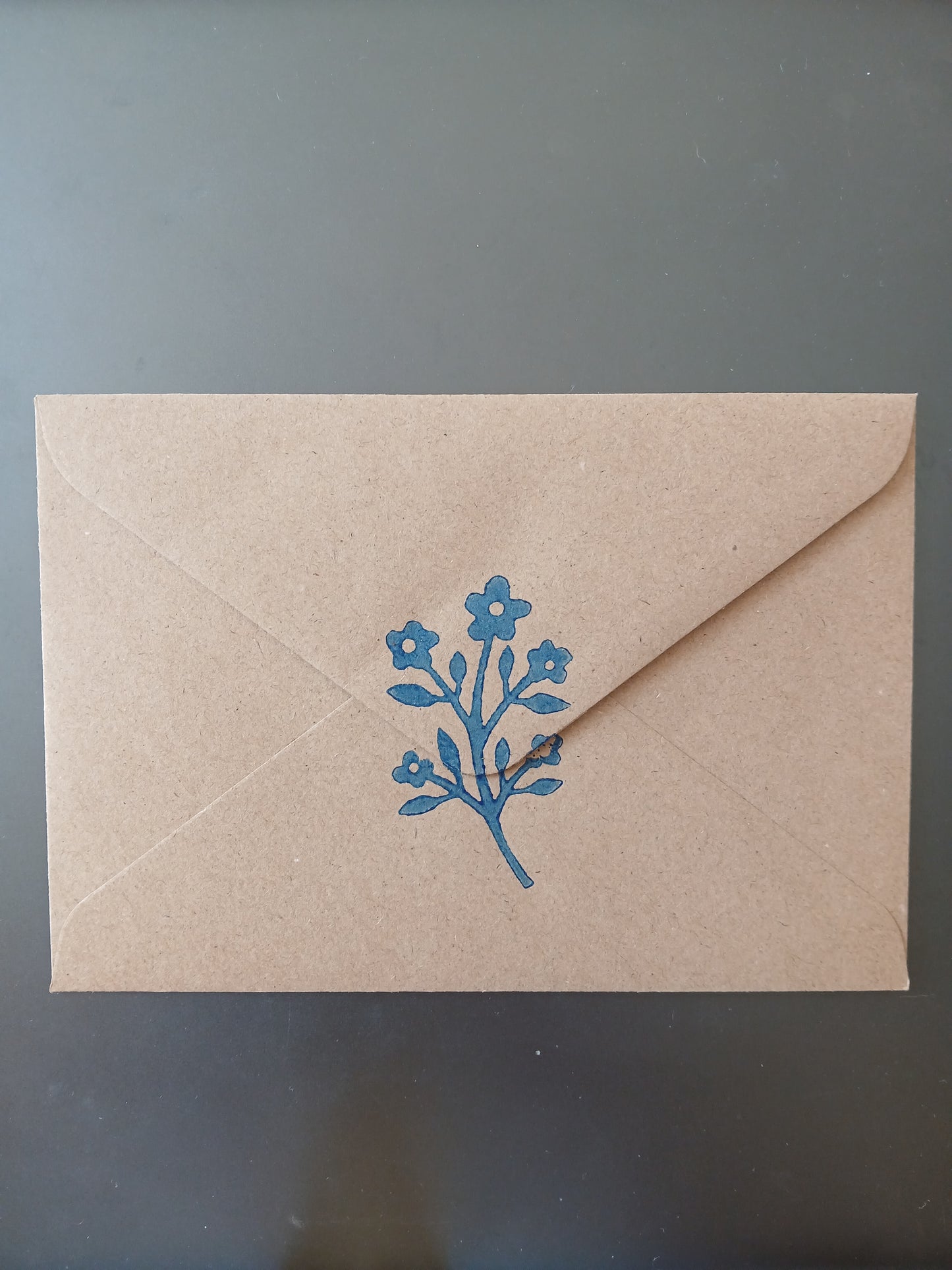 Flower Bunch in Blue on brown notelet
