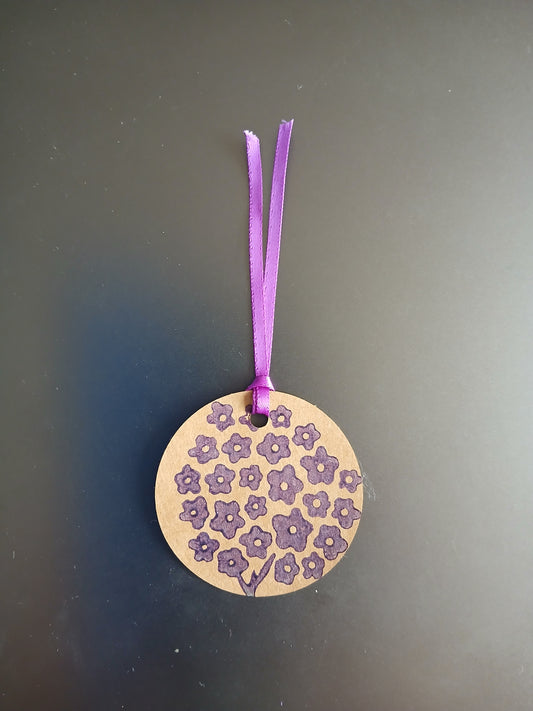 Hydrangea in Purple on round brown gift tag with ribbon
