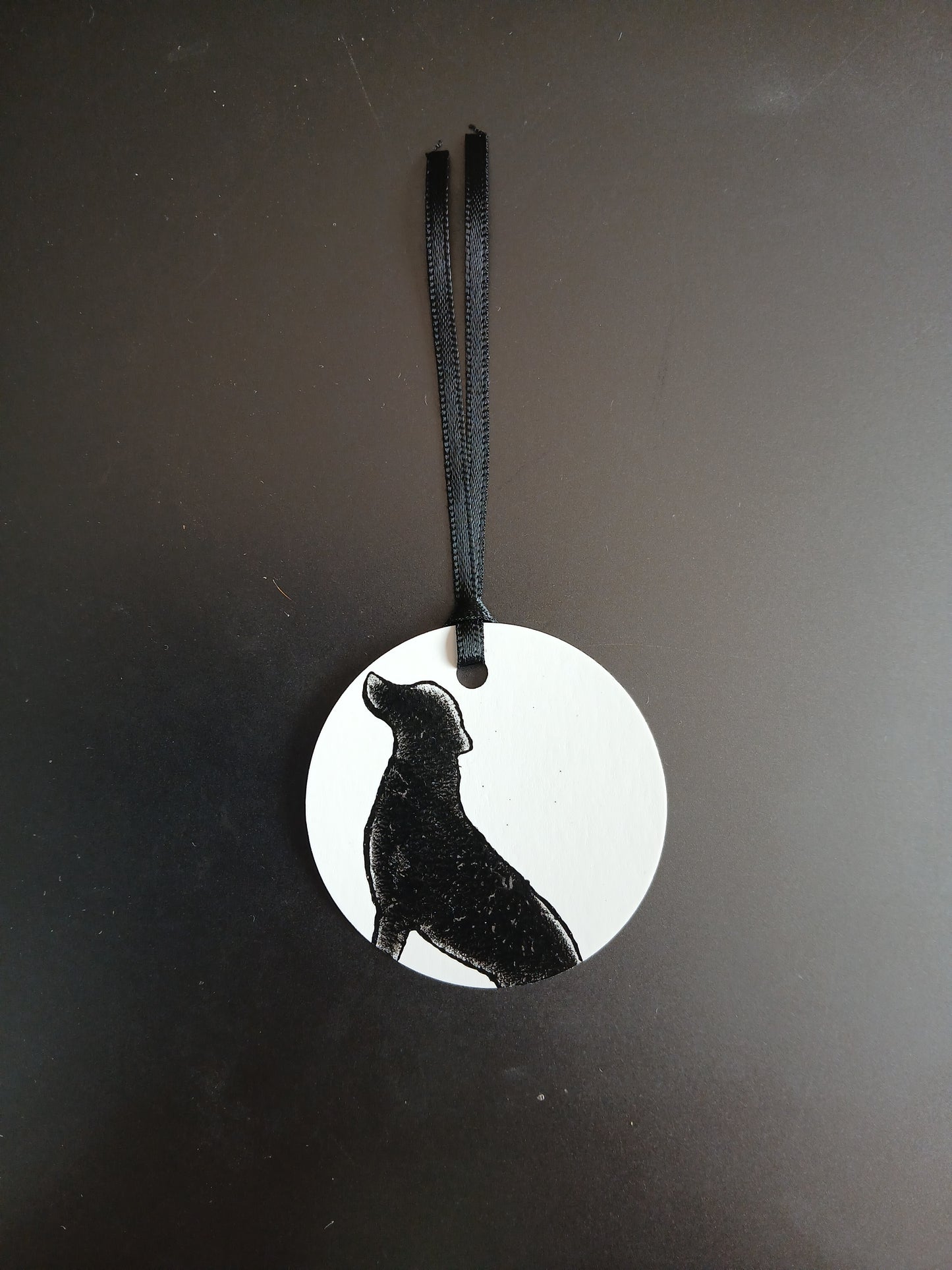 Labrador in Black on round white gift tag with ribbon