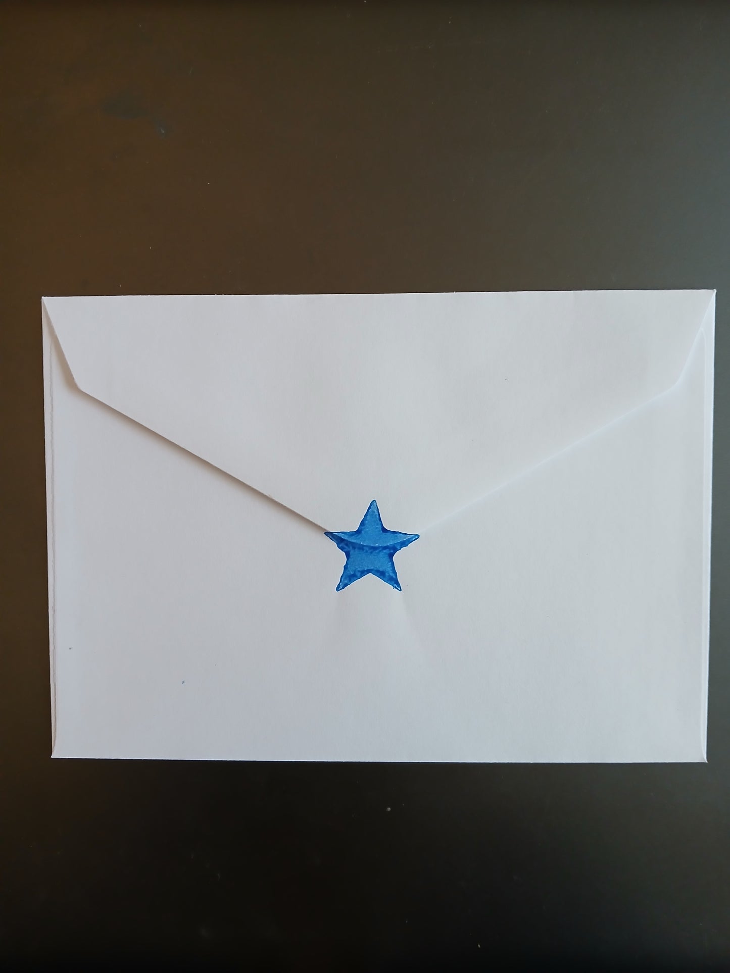 Chicken - Small Spotty with head up - in Navy on white notelet