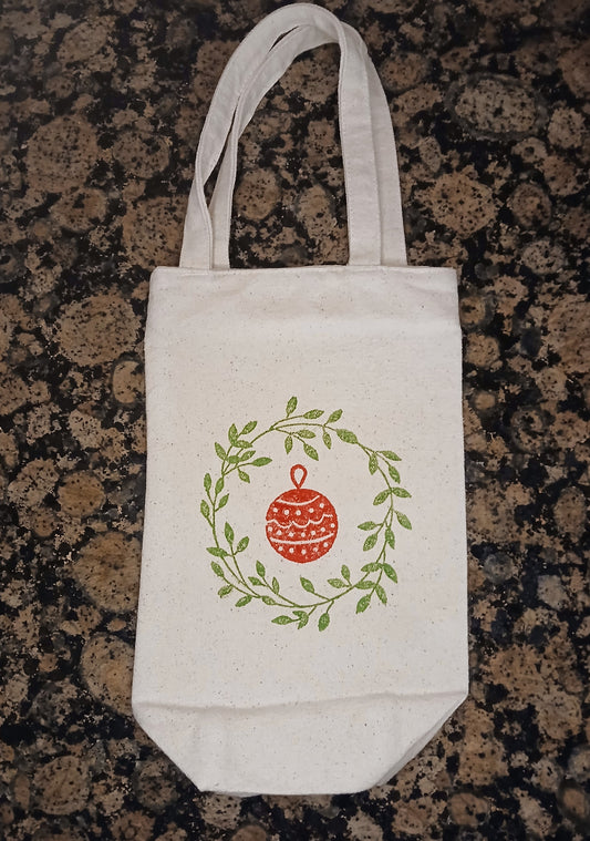 Wreath & Christmas Bauble in green & red on natural cotton canvas bottle bag